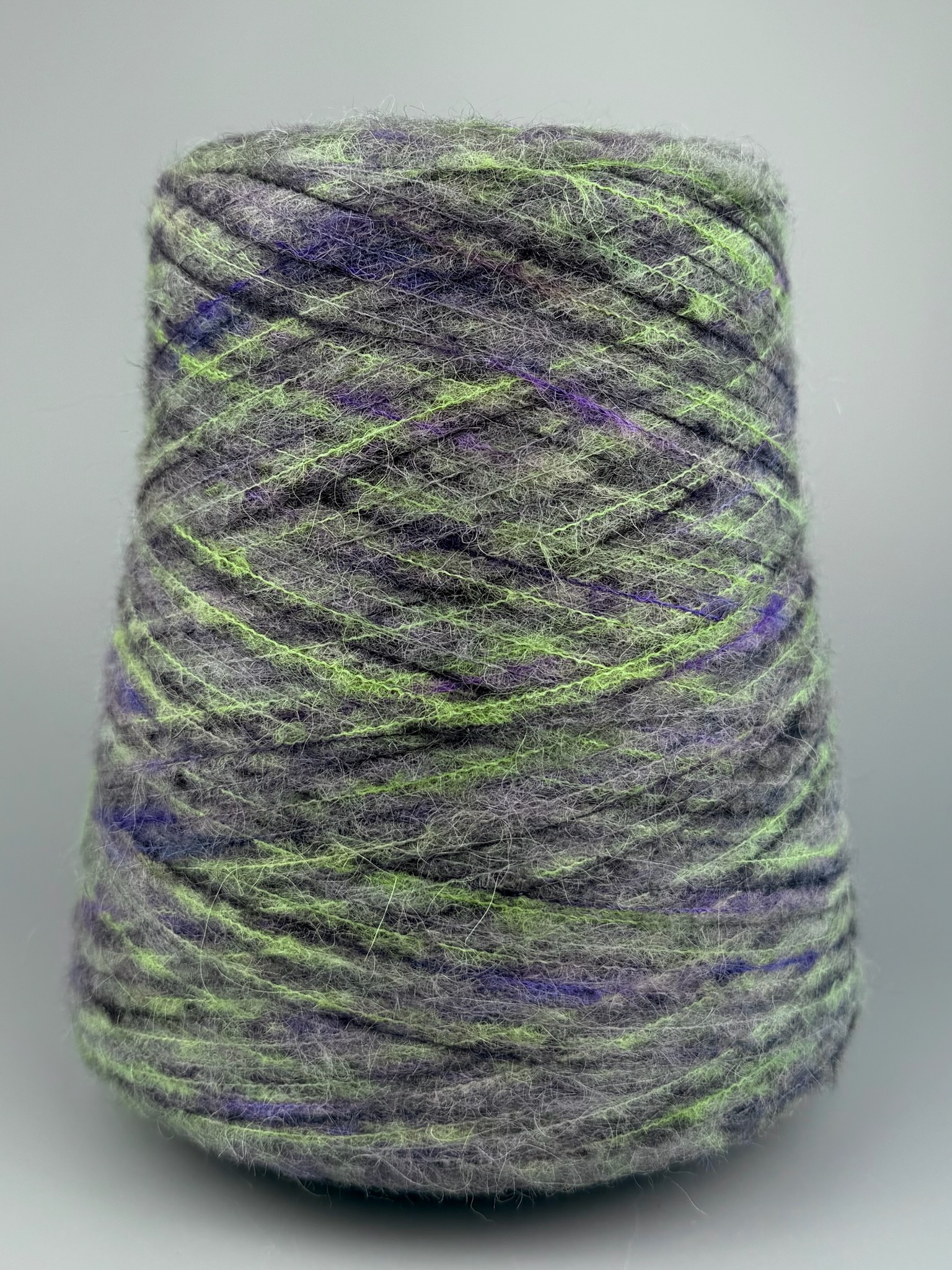 Zimpfer Wolle Selezione Art. Soriano Nm 1/15 – Garn aus Babyalpaka col. Grün, Violett und Dunkelgrau 04 foto 2